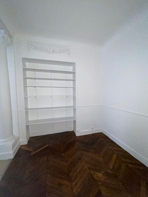 PARIS 17e·30m²·studio·No furniture·Long-term only[Paris Rental]