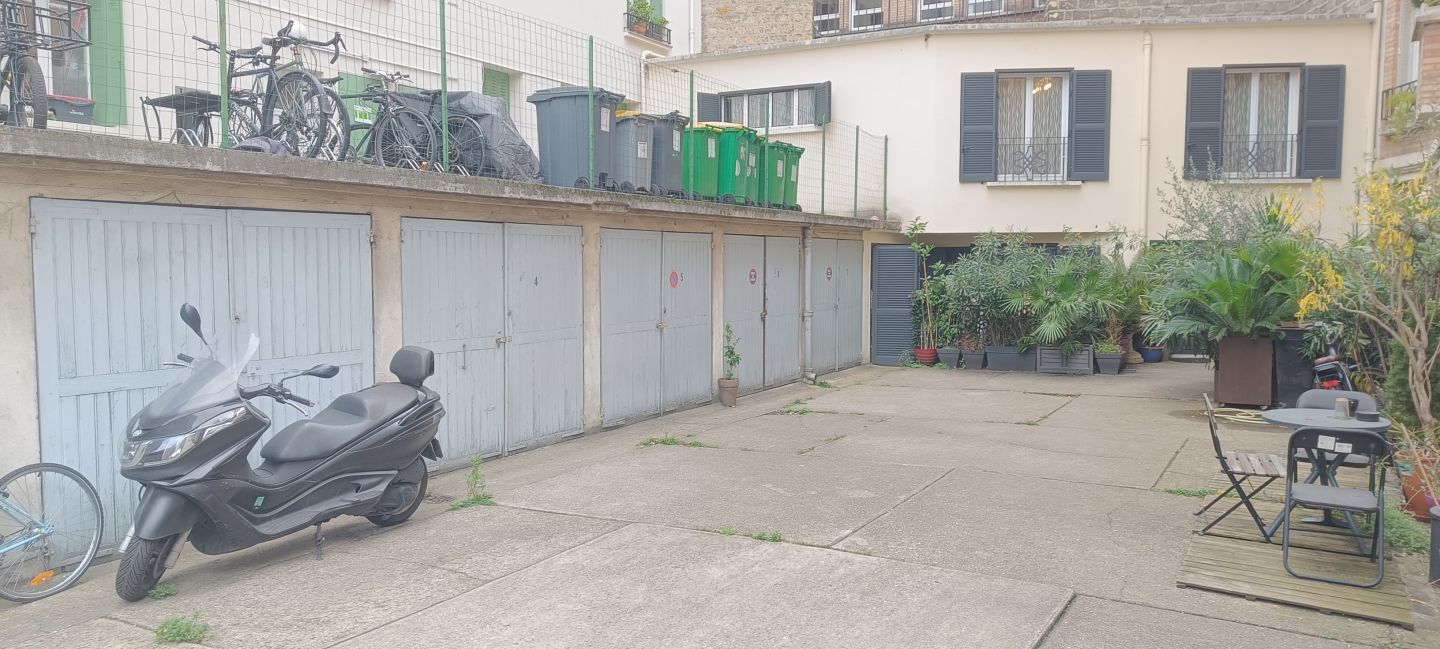 PARIS 20e·11m²·garage·No furniture·Long-term only[Paris Rental]