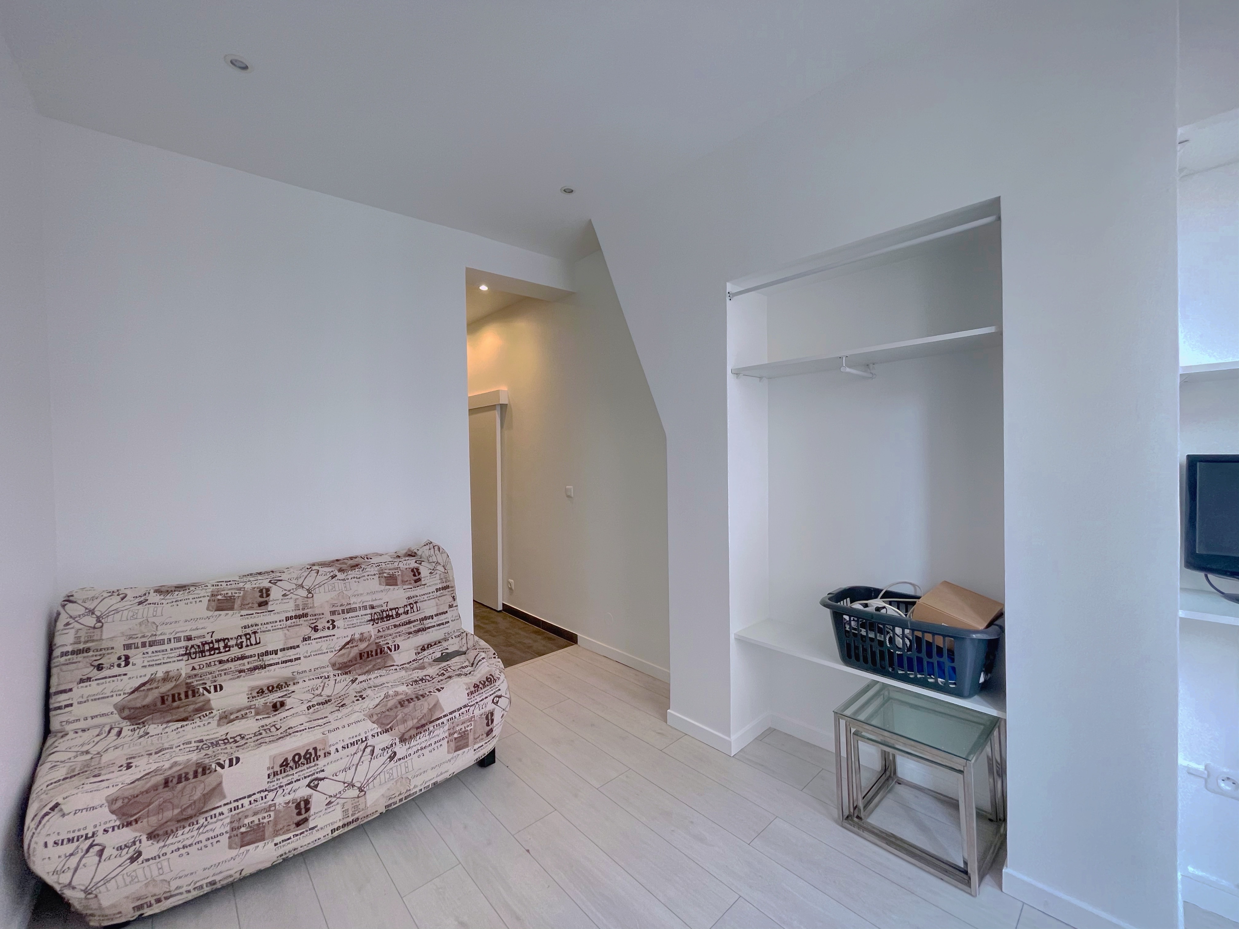 PARIS 11e·15m²·studio·With furniture·Long-term only[Paris Rental]