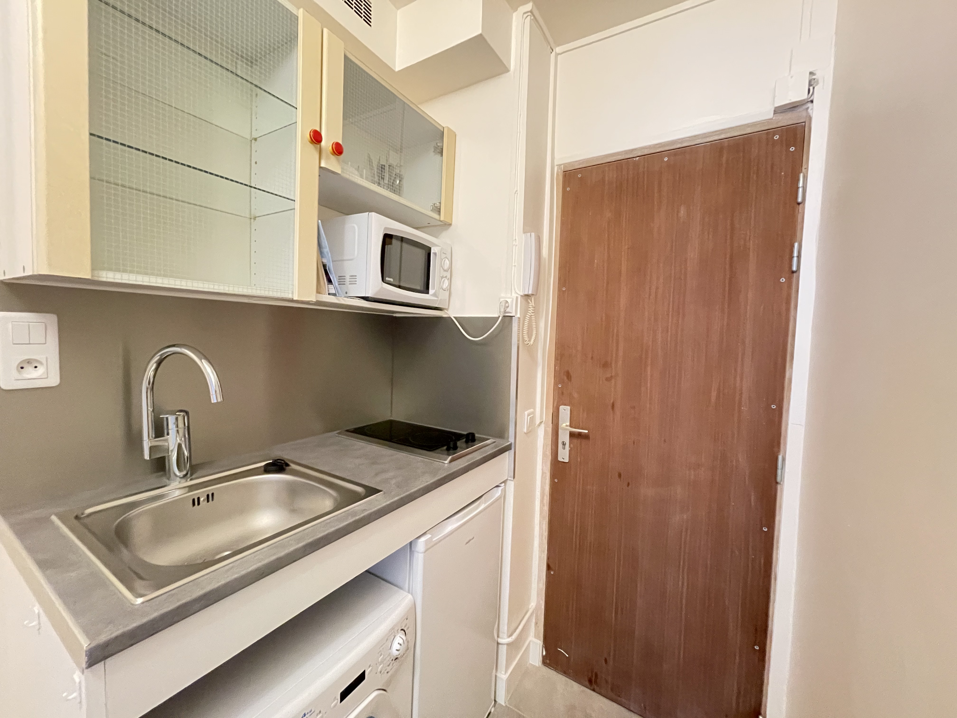 PARIS 9区·18平·studio·家具齐全·仅长租[法国巴黎租房]