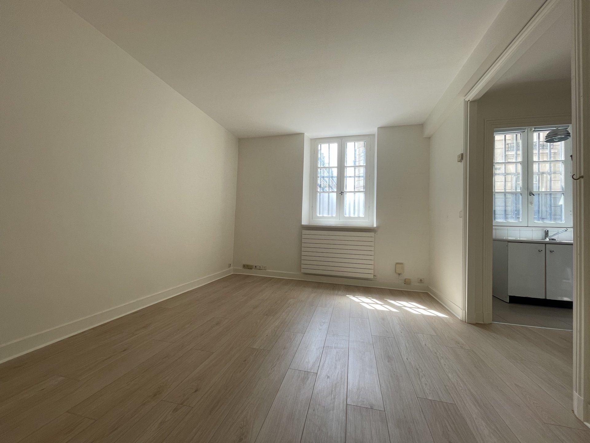PARIS 7e·32m²·studio·No furniture[Paris Rental]