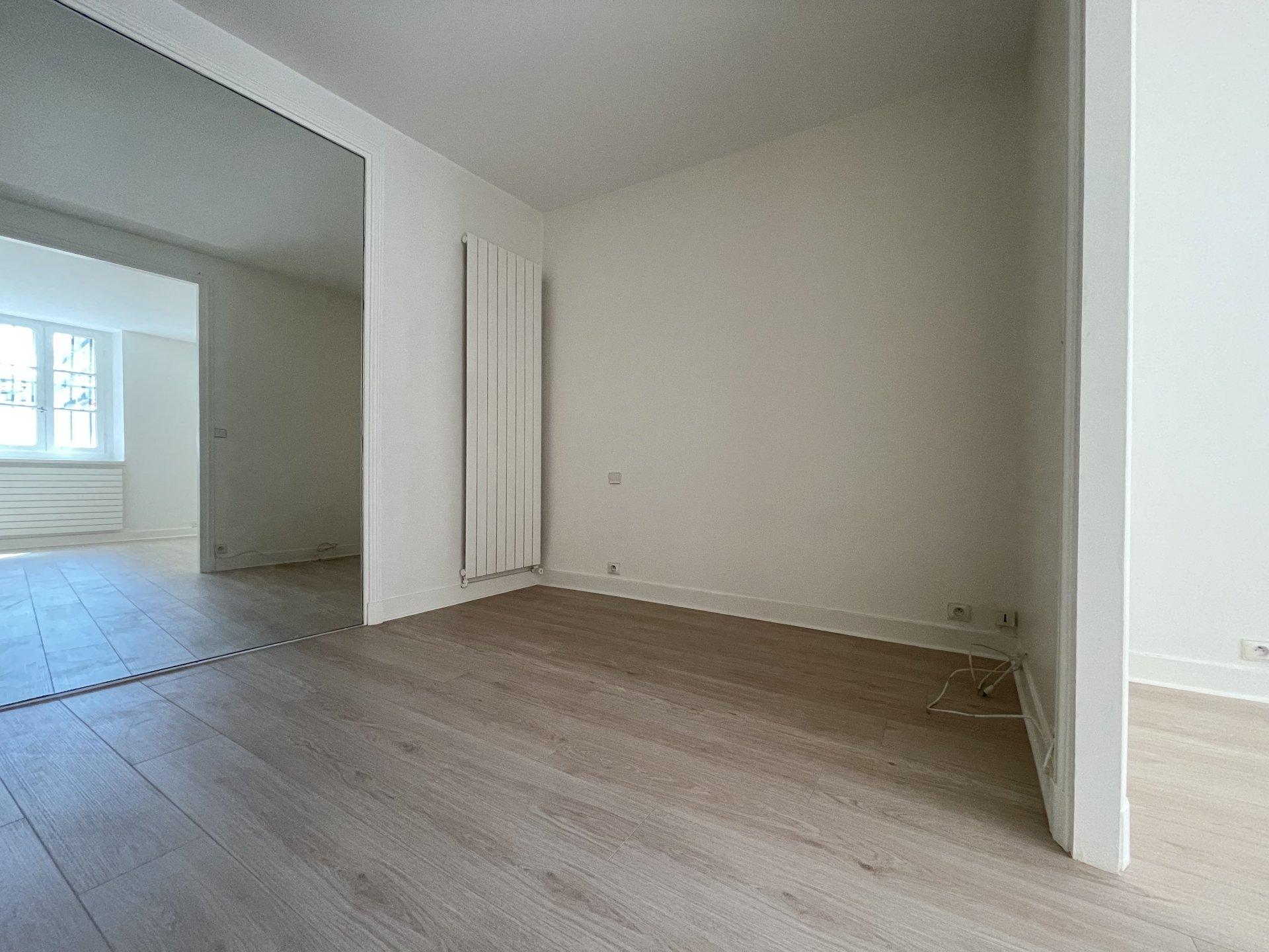 PARIS 7e·32m²·studio·No furniture[Paris Rental]