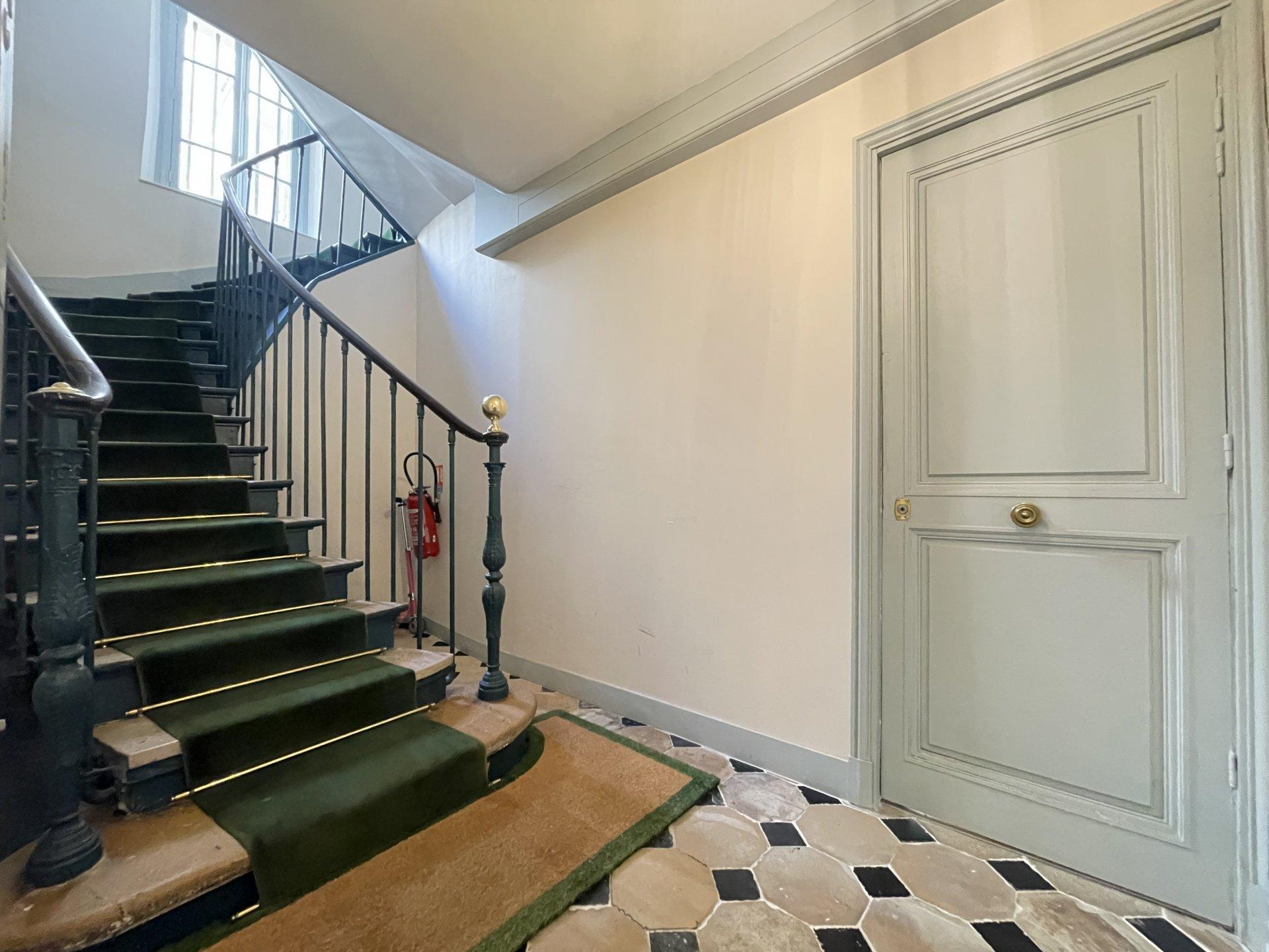 PARIS 7e·32m²·studio·No furniture[Paris Rental]