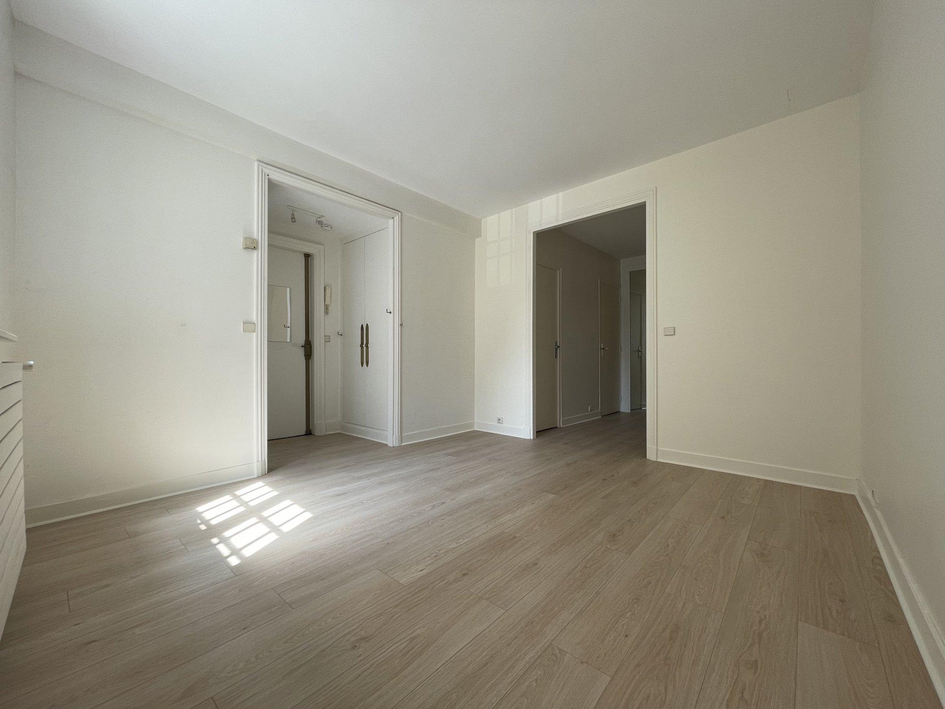 PARIS 7e·32m²·studio·No furniture[Paris Rental]