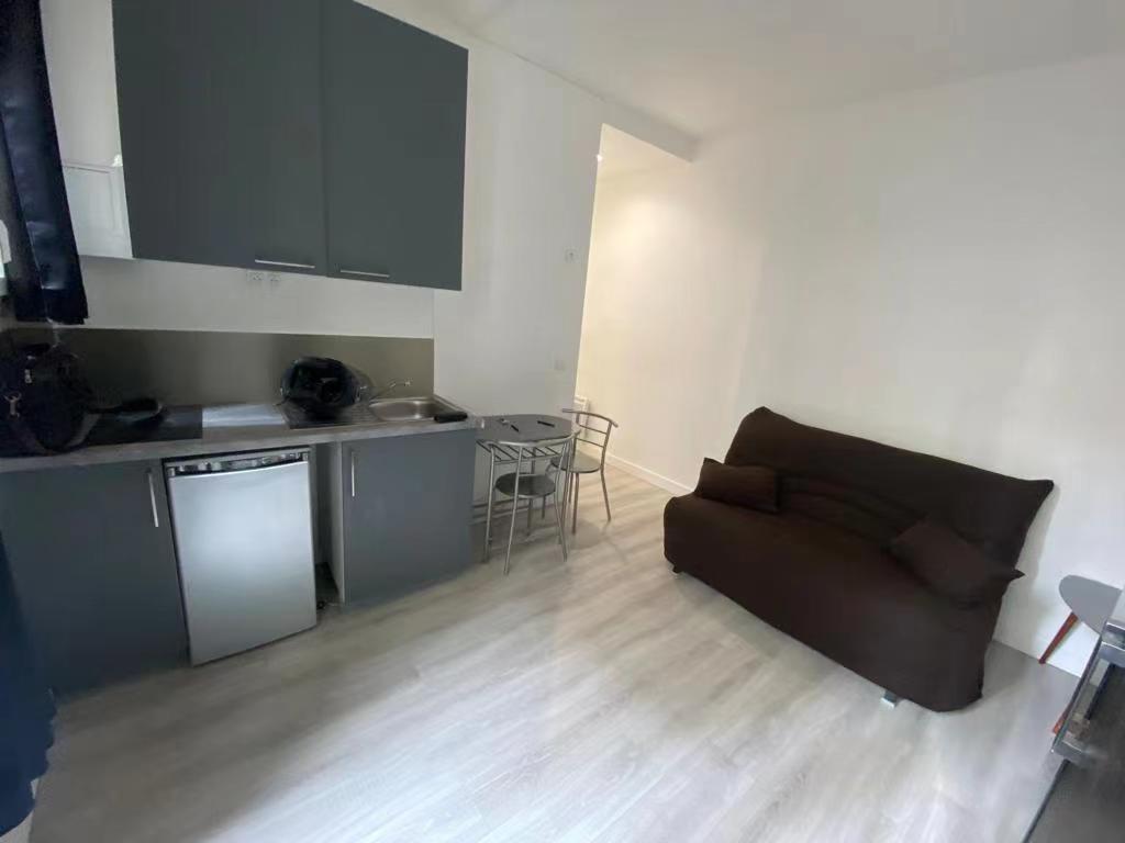 PARIS 18지역·17m²·아파트·가구[프랑스 부동산,프랑스 아파트 매매,파리 집 구하기,프랑스 임대 부동산,프랑스 부동산 투자,프랑스 아파트 임대 방법,파리 집 계약 절차,프랑스 부동산 세금 정보,프랑스 부동산 중개인 추천,프랑스 주택 임대 시세,프랑스 주택 관리 서비스,프랑스 아파트 월세,프랑스 단기 임대,파리 집 임대,프랑스 월세 계약,프랑스 월세 시세,파리 임대 집 추천,프랑스 임대,프랑스 월세 ,프랑스 부동산 임대 서비스,프랑스 부동산 중개,프랑스 부동산 에이전시,파리 부동산 중개인,프랑스 부동산 매물,파리 부동산 에이전시 추천,파리 현지 부동산 상담,파리 부동산 거래 대행,프랑스 부동산 시세 조회,프랑스 부동산 서비스,파리 부동산 에이전시,프랑스 부동산 전문가,프랑스 부동산 거래 팁,프랑스 주택 중개 플랫폼,파리 유학생 ,프랑스 유학 집 구하기,파리 학생 기숙사 임대,프랑스 유학생 월세 아파트,프랑스 유학 임대 계약,파리 유학 생활 집 구하기,프랑스 유학생 쉐어하우스,프랑스 가족용 주택 매매,파리 가족 아파트 임대,프랑스 어린이 학교 근처 집,프랑스 이민 주택 ,맞춤형 부동산 서비스,파리 단기 임대 아파트,프랑스 출장용 주택,파리 월 단위 임대]