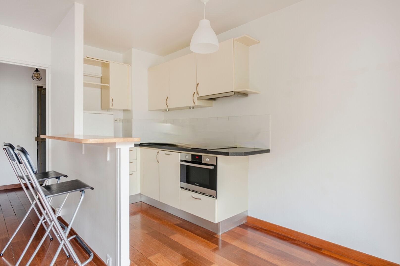 PARIS 11e·30m²·studio·With furniture[Paris Rental]