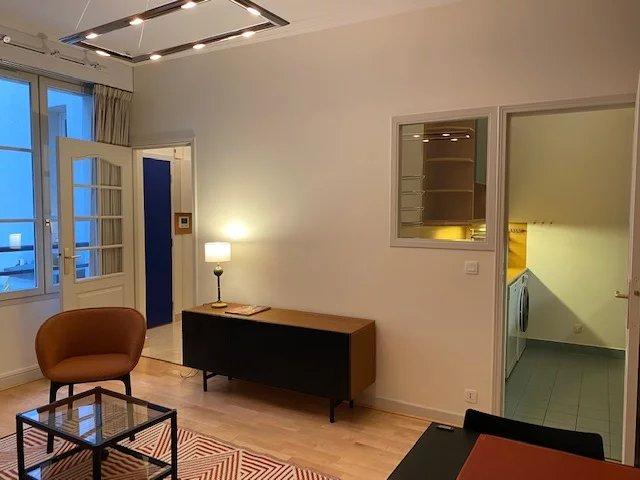 PARIS 7e·29m²·studio·With furniture[Paris Rental]