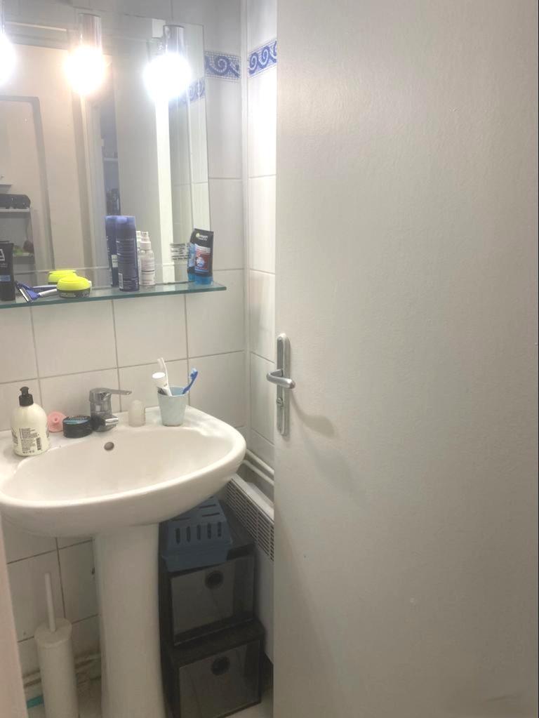 PARIS 10e·14m²·Studio·Non meublé[Location à Paris France]