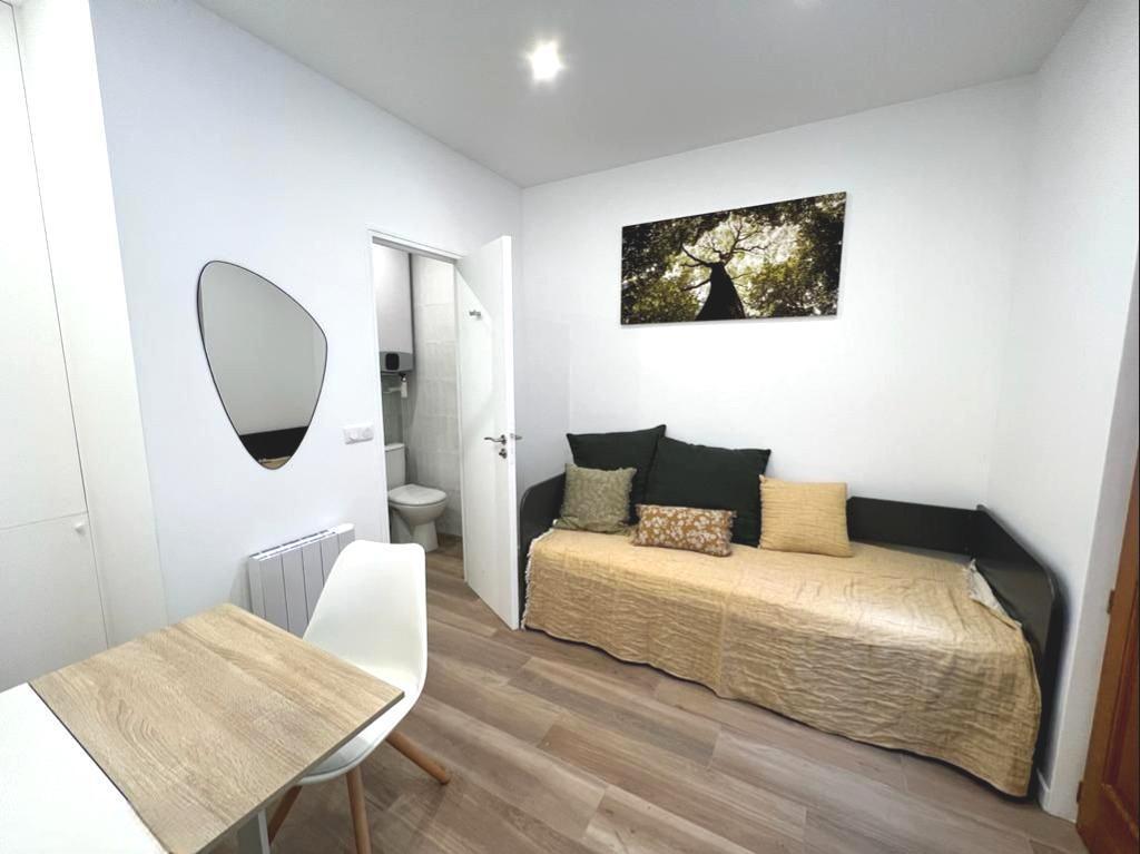 PARIS 20e·14m²·studio·With furniture[Paris Rental]