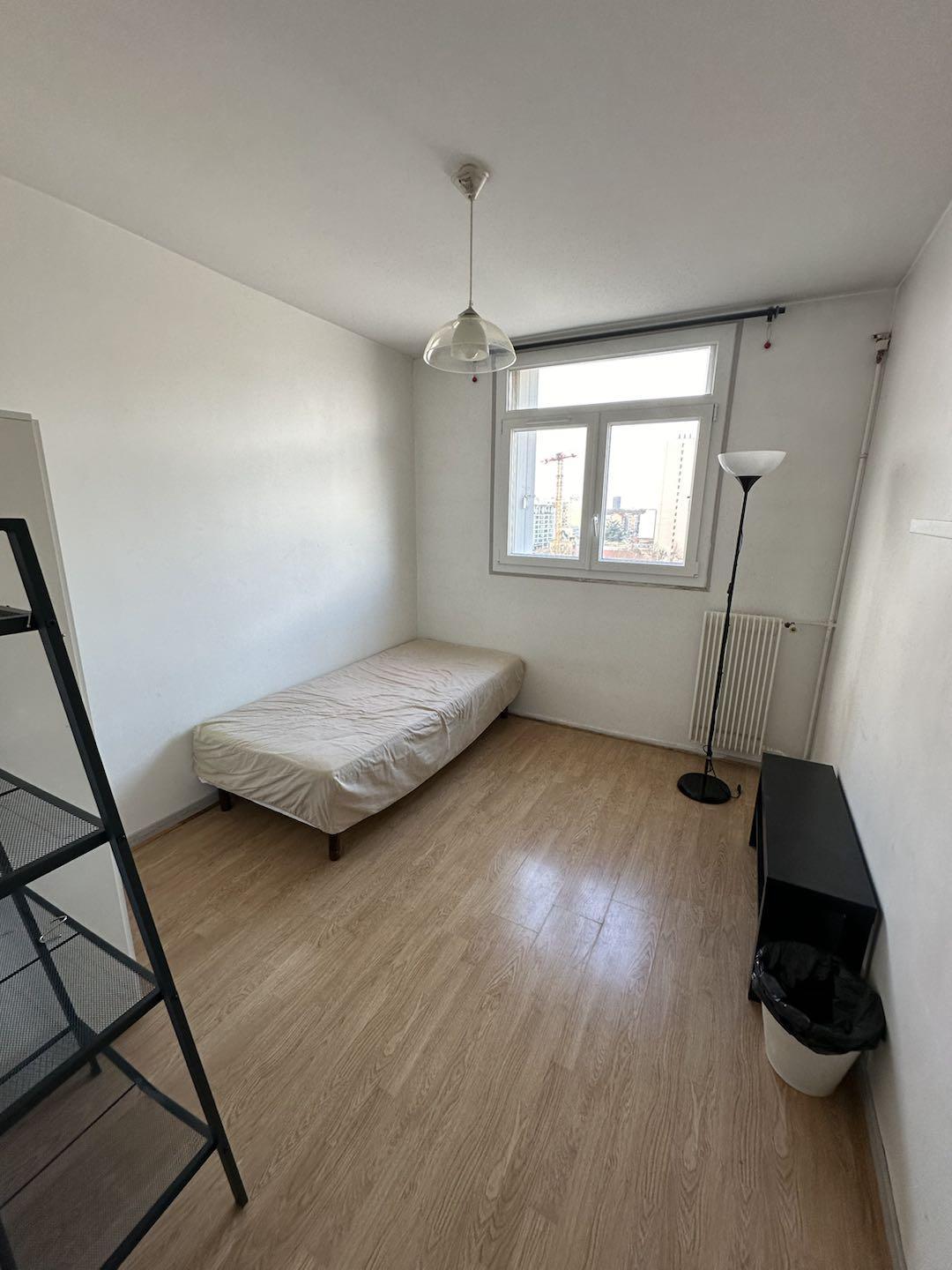 Ivry-sur-Seine 94e·12m²·Separate room in the sharing apartment·With furniture[Paris Rental]