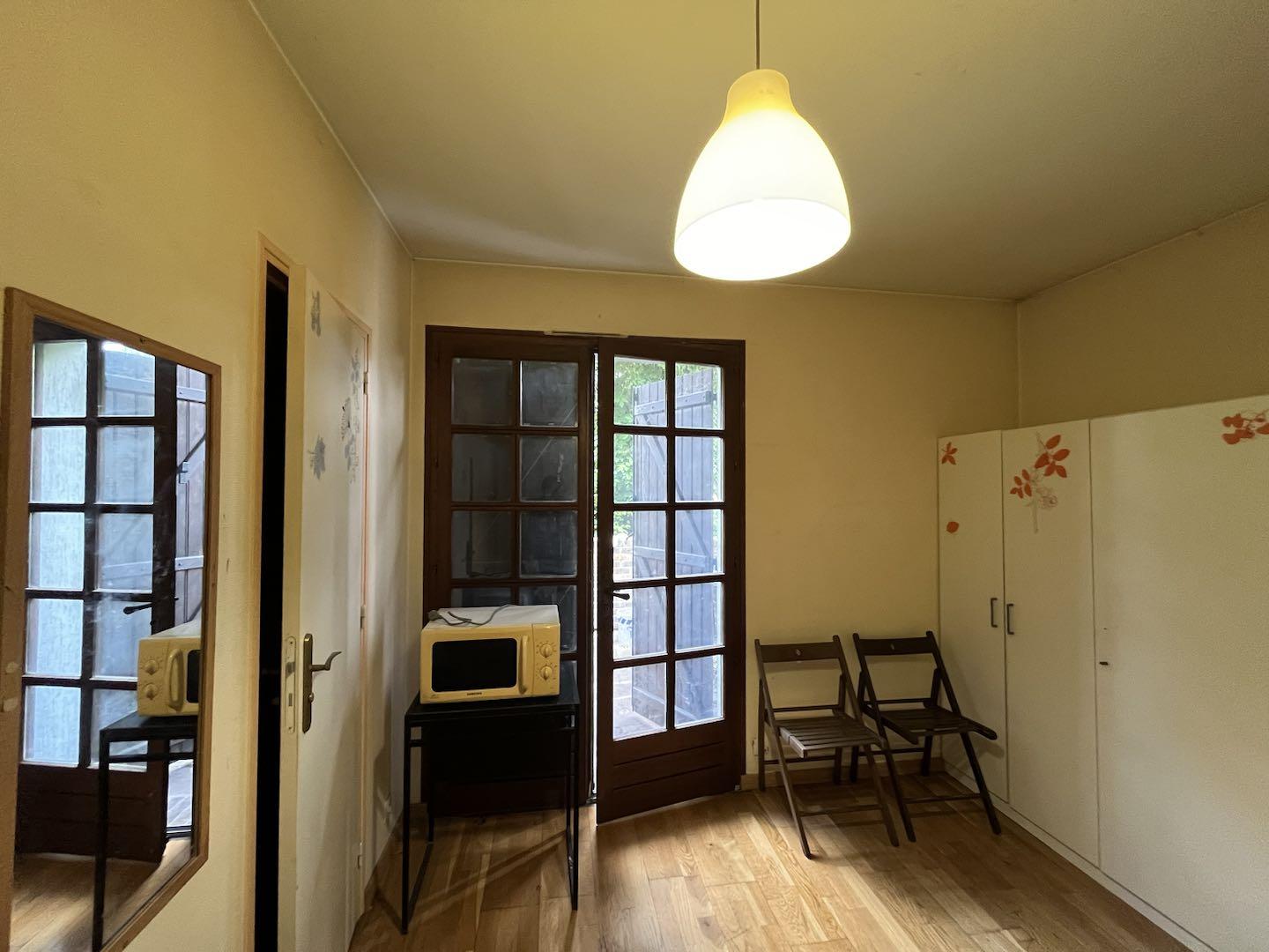 Vitry-sur-Seine 94지역·18m²·빌라·가구[프랑스 부동산,프랑스 아파트 매매,파리 집 구하기,프랑스 임대 부동산,프랑스 부동산 투자,프랑스 아파트 임대 방법,파리 집 계약 절차,프랑스 부동산 세금 정보,프랑스 부동산 중개인 추천,프랑스 주택 임대 시세,프랑스 주택 관리 서비스,프랑스 아파트 월세,프랑스 단기 임대,파리 집 임대,프랑스 월세 계약,프랑스 월세 시세,파리 임대 집 추천,프랑스 임대,프랑스 월세 ,프랑스 부동산 임대 서비스,프랑스 부동산 중개,프랑스 부동산 에이전시,파리 부동산 중개인,프랑스 부동산 매물,파리 부동산 에이전시 추천,파리 현지 부동산 상담,파리 부동산 거래 대행,프랑스 부동산 시세 조회,프랑스 부동산 서비스,파리 부동산 에이전시,프랑스 부동산 전문가,프랑스 부동산 거래 팁,프랑스 주택 중개 플랫폼,파리 유학생 ,프랑스 유학 집 구하기,파리 학생 기숙사 임대,프랑스 유학생 월세 아파트,프랑스 유학 임대 계약,파리 유학 생활 집 구하기,프랑스 유학생 쉐어하우스,프랑스 가족용 주택 매매,파리 가족 아파트 임대,프랑스 어린이 학교 근처 집,프랑스 이민 주택 ,맞춤형 부동산 서비스,파리 단기 임대 아파트,프랑스 출장용 주택,파리 월 단위 임대]