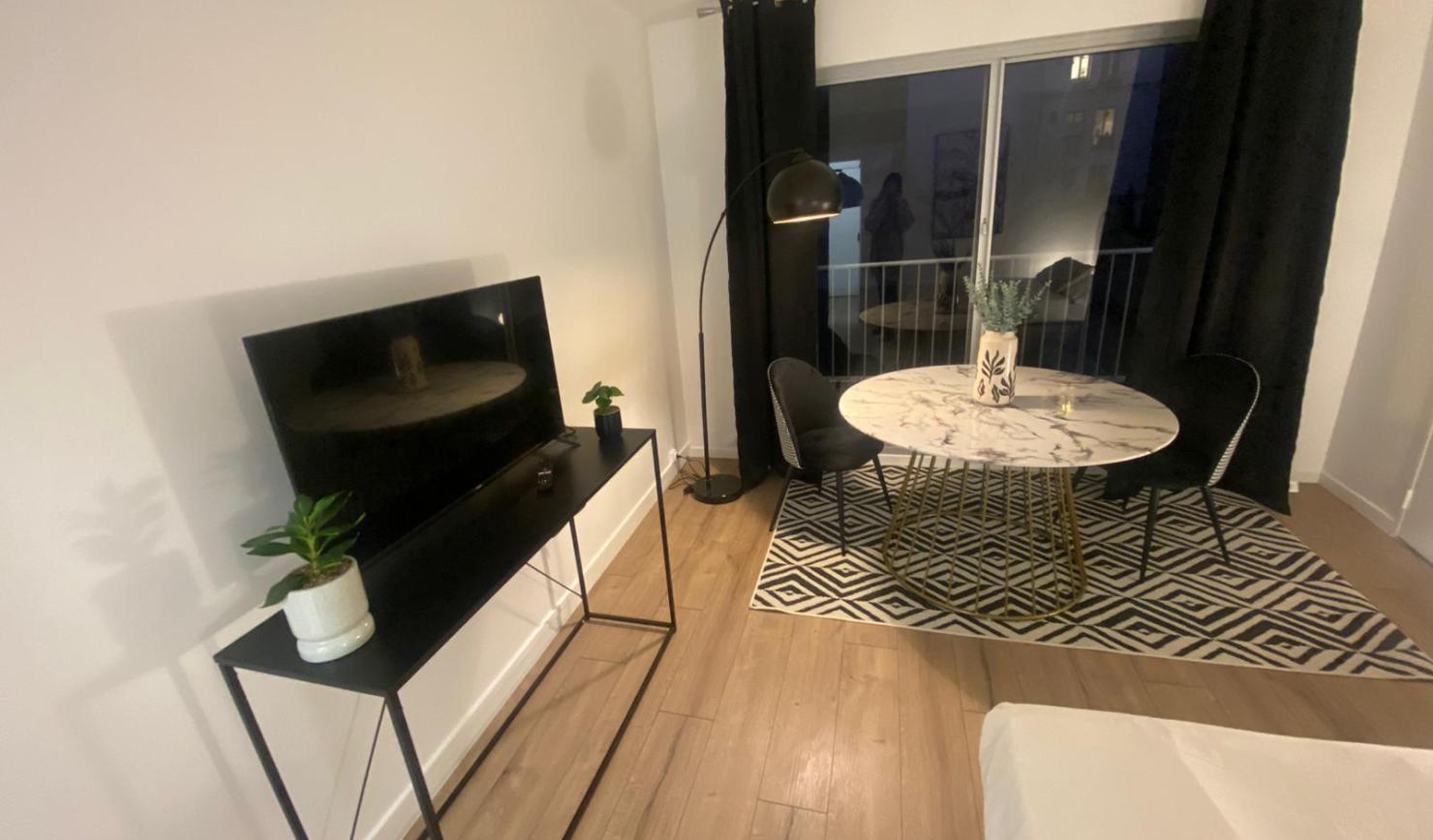 PARIS 18e·26m²·studio·With furniture[Paris Rental]