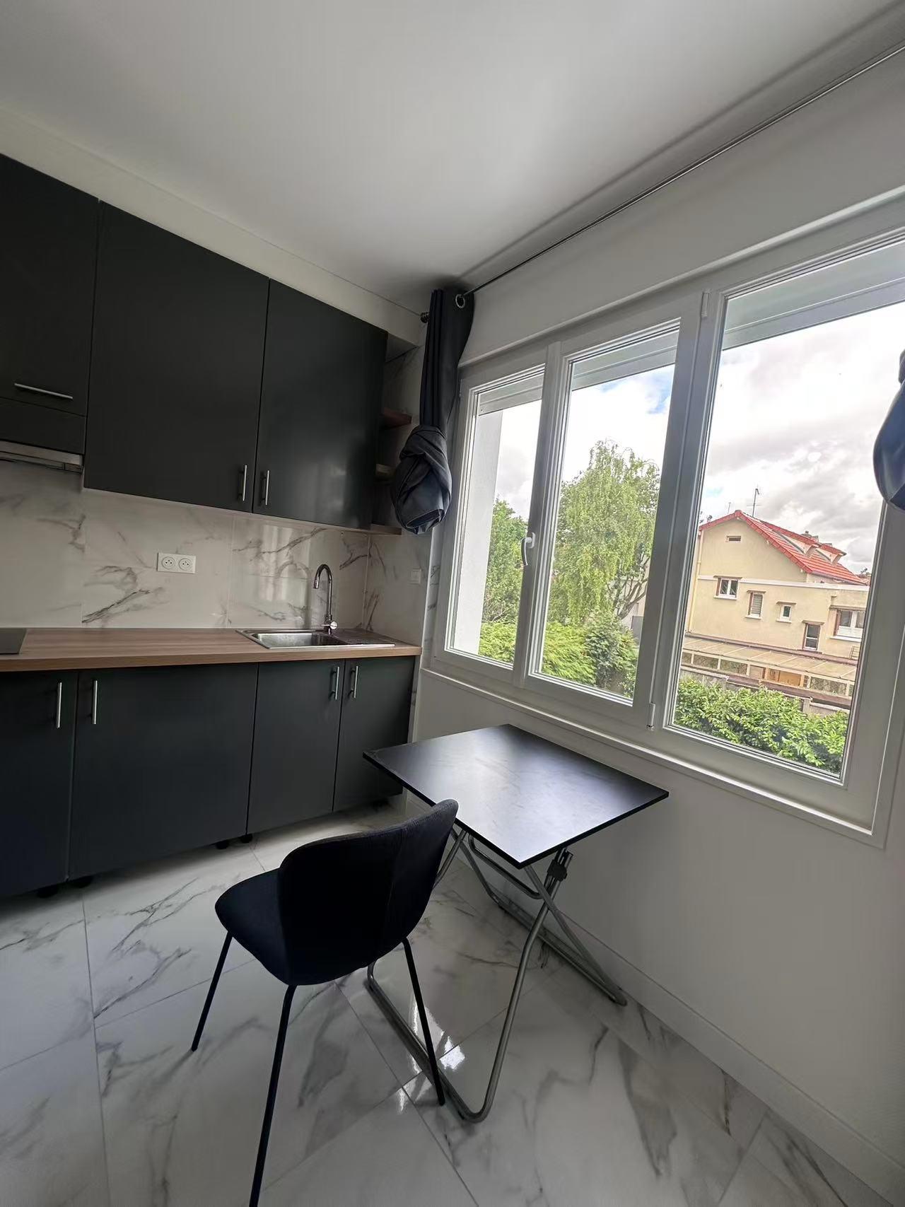 Vitry-sur-Seine 94e·13m²·Studio·Meublé[Location à Paris France]
