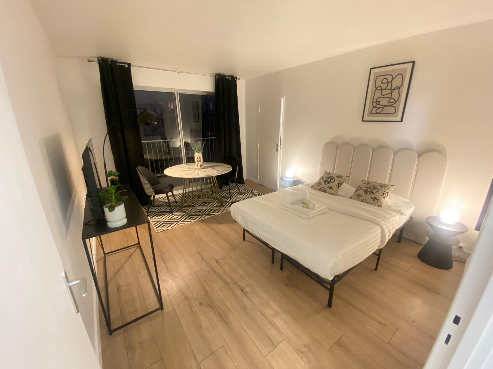 PARIS 18e·26m²·F1·Studio·With furniture[Paris Rental]