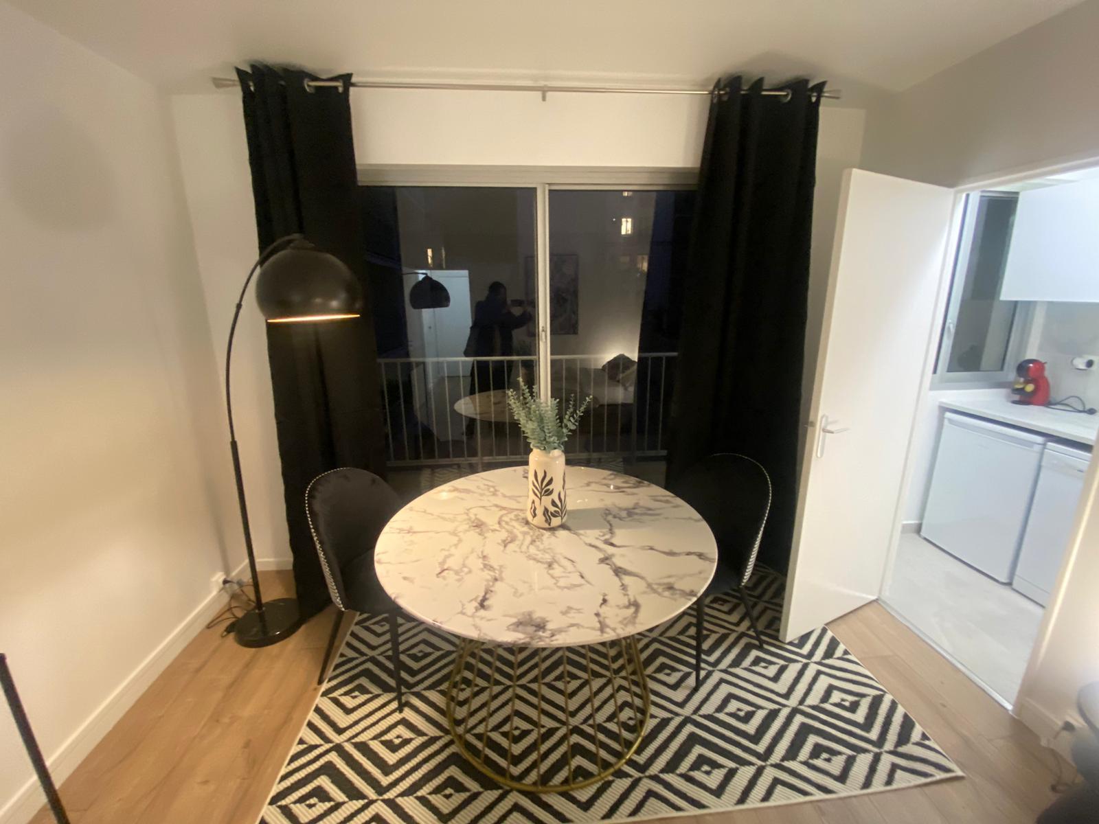 PARIS 18지역·26m²·studio·가구[프랑스 부동산,프랑스 아파트 매매,파리 집 구하기,프랑스 임대 부동산,프랑스 부동산 투자,프랑스 아파트 임대 방법,파리 집 계약 절차,프랑스 부동산 세금 정보,프랑스 부동산 중개인 추천,프랑스 주택 임대 시세,프랑스 주택 관리 서비스,프랑스 아파트 월세,프랑스 단기 임대,파리 집 임대,프랑스 월세 계약,프랑스 월세 시세,파리 임대 집 추천,프랑스 임대,프랑스 월세 ,프랑스 부동산 임대 서비스,프랑스 부동산 중개,프랑스 부동산 에이전시,파리 부동산 중개인,프랑스 부동산 매물,파리 부동산 에이전시 추천,파리 현지 부동산 상담,파리 부동산 거래 대행,프랑스 부동산 시세 조회,프랑스 부동산 서비스,파리 부동산 에이전시,프랑스 부동산 전문가,프랑스 부동산 거래 팁,프랑스 주택 중개 플랫폼,파리 유학생 ,프랑스 유학 집 구하기,파리 학생 기숙사 임대,프랑스 유학생 월세 아파트,프랑스 유학 임대 계약,파리 유학 생활 집 구하기,프랑스 유학생 쉐어하우스,프랑스 가족용 주택 매매,파리 가족 아파트 임대,프랑스 어린이 학교 근처 집,프랑스 이민 주택 ,맞춤형 부동산 서비스,파리 단기 임대 아파트,프랑스 출장용 주택,파리 월 단위 임대]