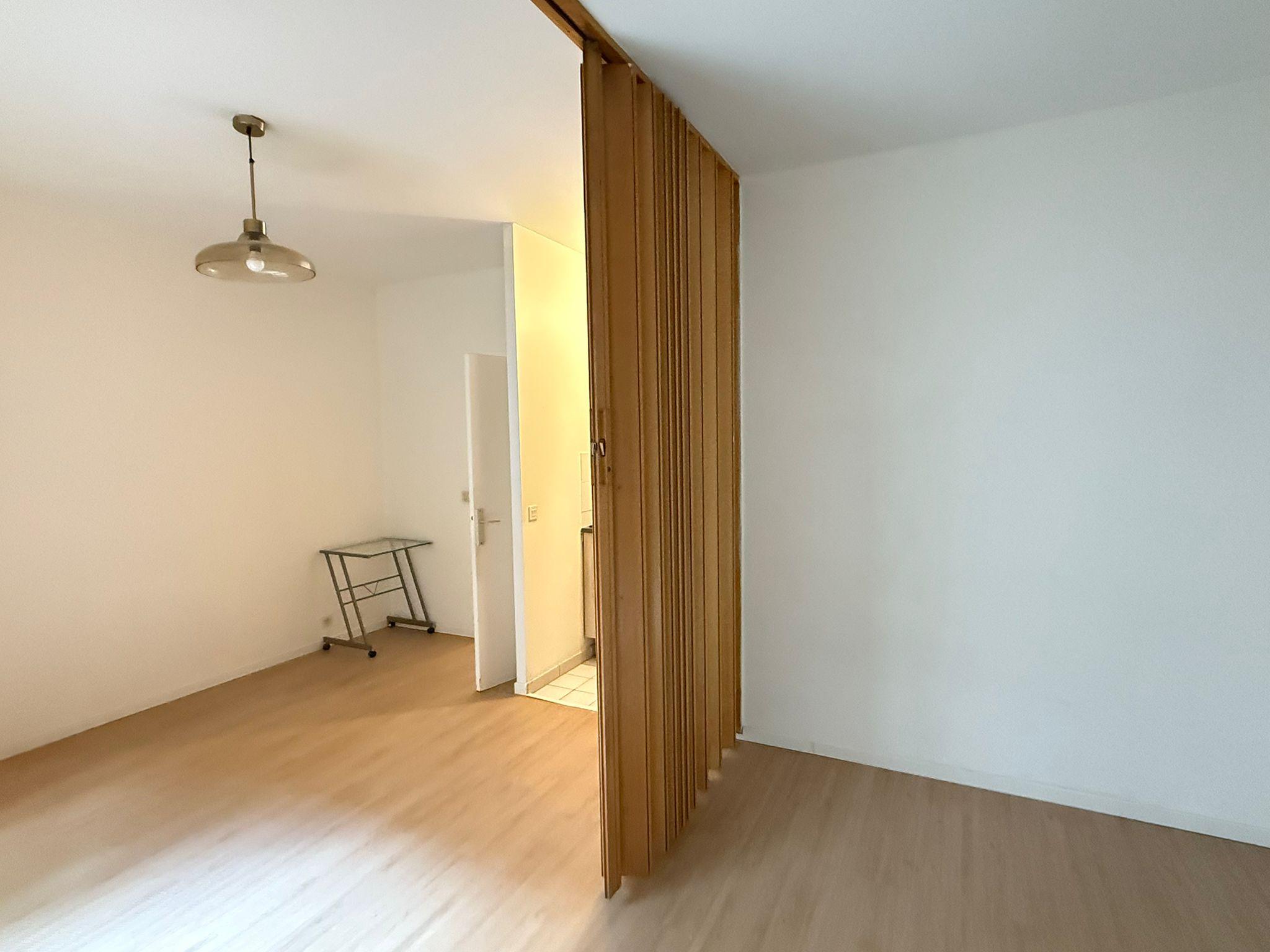PARIS 11지역·32m²·studio·가구[프랑스 부동산,프랑스 아파트 매매,파리 집 구하기,프랑스 임대 부동산,프랑스 부동산 투자,프랑스 아파트 임대 방법,파리 집 계약 절차,프랑스 부동산 세금 정보,프랑스 부동산 중개인 추천,프랑스 주택 임대 시세,프랑스 주택 관리 서비스,프랑스 아파트 월세,프랑스 단기 임대,파리 집 임대,프랑스 월세 계약,프랑스 월세 시세,파리 임대 집 추천,프랑스 임대,프랑스 월세 ,프랑스 부동산 임대 서비스,프랑스 부동산 중개,프랑스 부동산 에이전시,파리 부동산 중개인,프랑스 부동산 매물,파리 부동산 에이전시 추천,파리 현지 부동산 상담,파리 부동산 거래 대행,프랑스 부동산 시세 조회,프랑스 부동산 서비스,파리 부동산 에이전시,프랑스 부동산 전문가,프랑스 부동산 거래 팁,프랑스 주택 중개 플랫폼,파리 유학생 ,프랑스 유학 집 구하기,파리 학생 기숙사 임대,프랑스 유학생 월세 아파트,프랑스 유학 임대 계약,파리 유학 생활 집 구하기,프랑스 유학생 쉐어하우스,프랑스 가족용 주택 매매,파리 가족 아파트 임대,프랑스 어린이 학교 근처 집,프랑스 이민 주택 ,맞춤형 부동산 서비스,파리 단기 임대 아파트,프랑스 출장용 주택,파리 월 단위 임대]