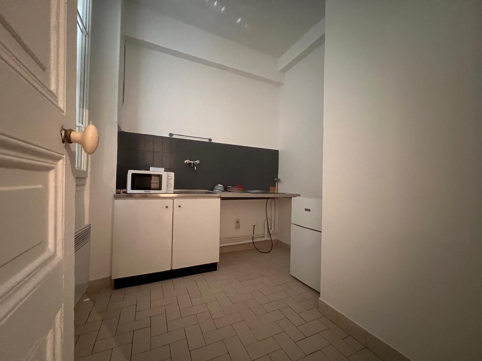 PARIS 18지역·18.83m²·studio·가구[프랑스 부동산,프랑스 아파트 매매,파리 집 구하기,프랑스 임대 부동산,프랑스 부동산 투자,프랑스 아파트 임대 방법,파리 집 계약 절차,프랑스 부동산 세금 정보,프랑스 부동산 중개인 추천,프랑스 주택 임대 시세,프랑스 주택 관리 서비스,프랑스 아파트 월세,프랑스 단기 임대,파리 집 임대,프랑스 월세 계약,프랑스 월세 시세,파리 임대 집 추천,프랑스 임대,프랑스 월세 ,프랑스 부동산 임대 서비스,프랑스 부동산 중개,프랑스 부동산 에이전시,파리 부동산 중개인,프랑스 부동산 매물,파리 부동산 에이전시 추천,파리 현지 부동산 상담,파리 부동산 거래 대행,프랑스 부동산 시세 조회,프랑스 부동산 서비스,파리 부동산 에이전시,프랑스 부동산 전문가,프랑스 부동산 거래 팁,프랑스 주택 중개 플랫폼,파리 유학생 ,프랑스 유학 집 구하기,파리 학생 기숙사 임대,프랑스 유학생 월세 아파트,프랑스 유학 임대 계약,파리 유학 생활 집 구하기,프랑스 유학생 쉐어하우스,프랑스 가족용 주택 매매,파리 가족 아파트 임대,프랑스 어린이 학교 근처 집,프랑스 이민 주택 ,맞춤형 부동산 서비스,파리 단기 임대 아파트,프랑스 출장용 주택,파리 월 단위 임대]