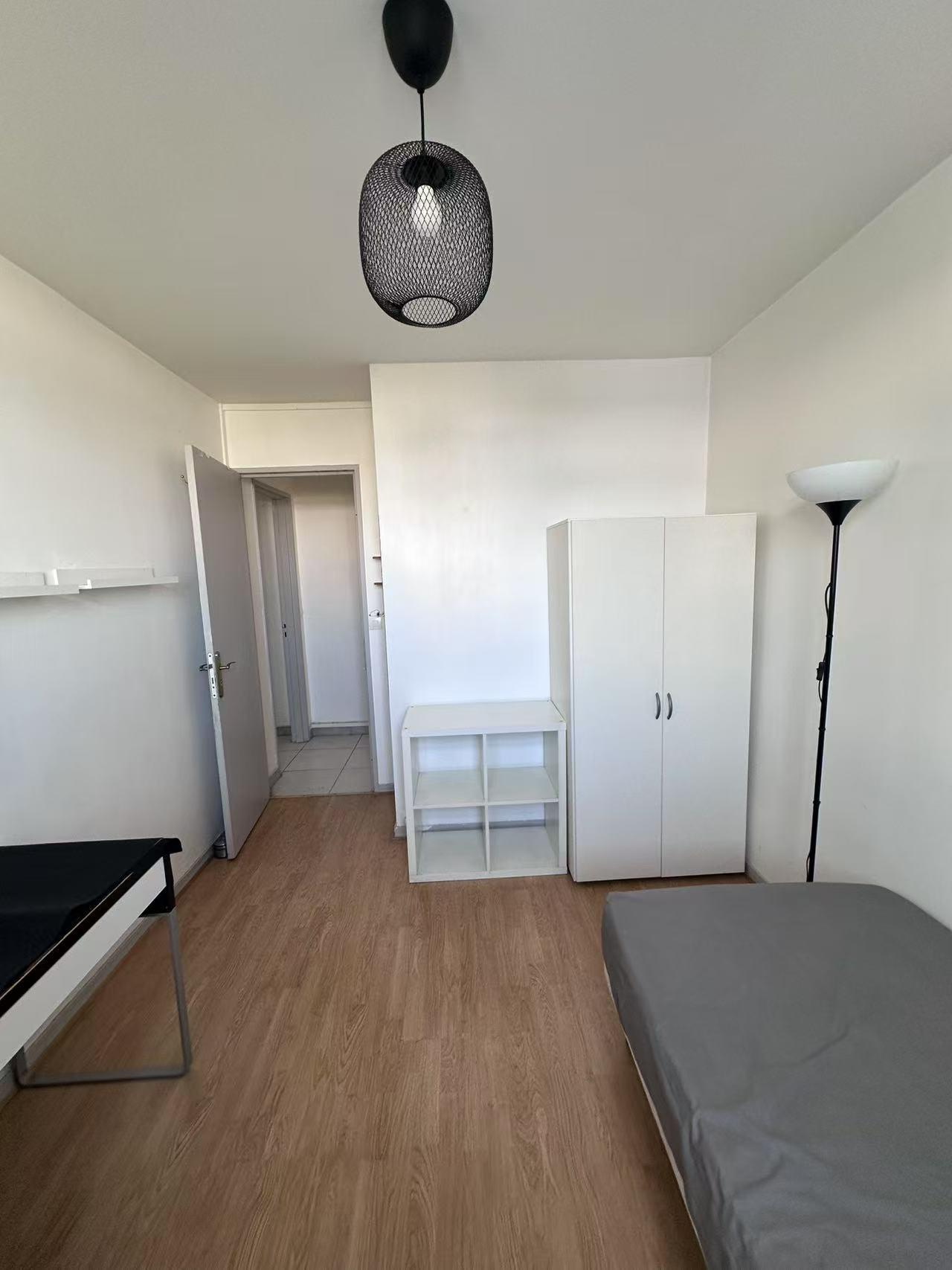 Ivry-sur-Seine 94e·10m²·Separate room in the sharing apartment·With furniture[Paris Rental]