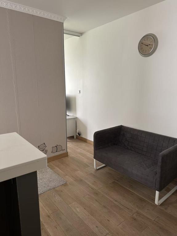 PARIS 16e·31m²·F2··A long terme uniquement[Location à Paris France]