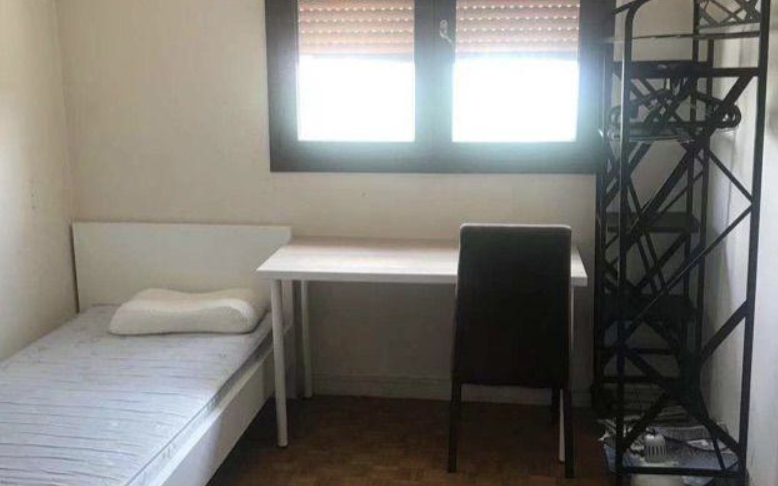 Vanves 92e·10m²·F1··A long terme uniquement[Location à Paris France]