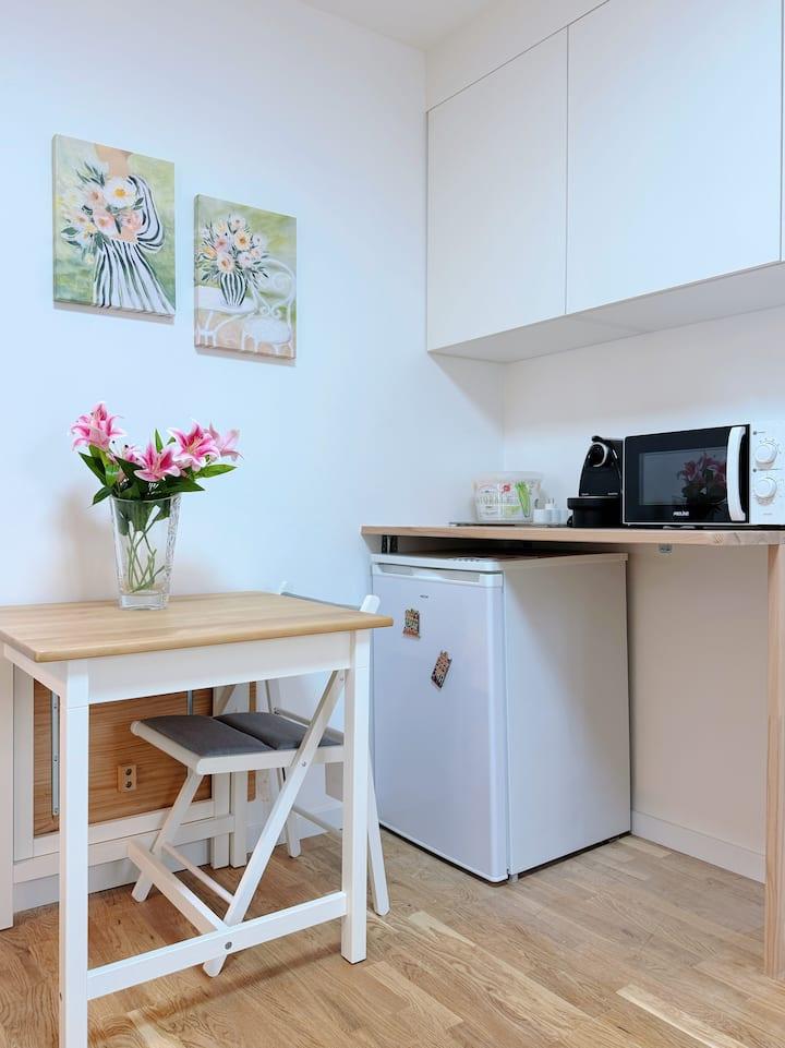 PARIS 10e·14m²·Studio·Meublé[Location à Paris France]