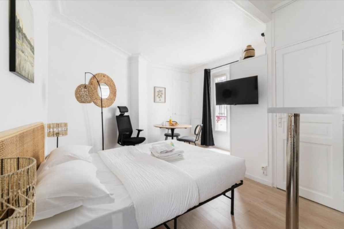 PARIS 18e·20m²·F1·Studio·With furniture[Paris Rental]