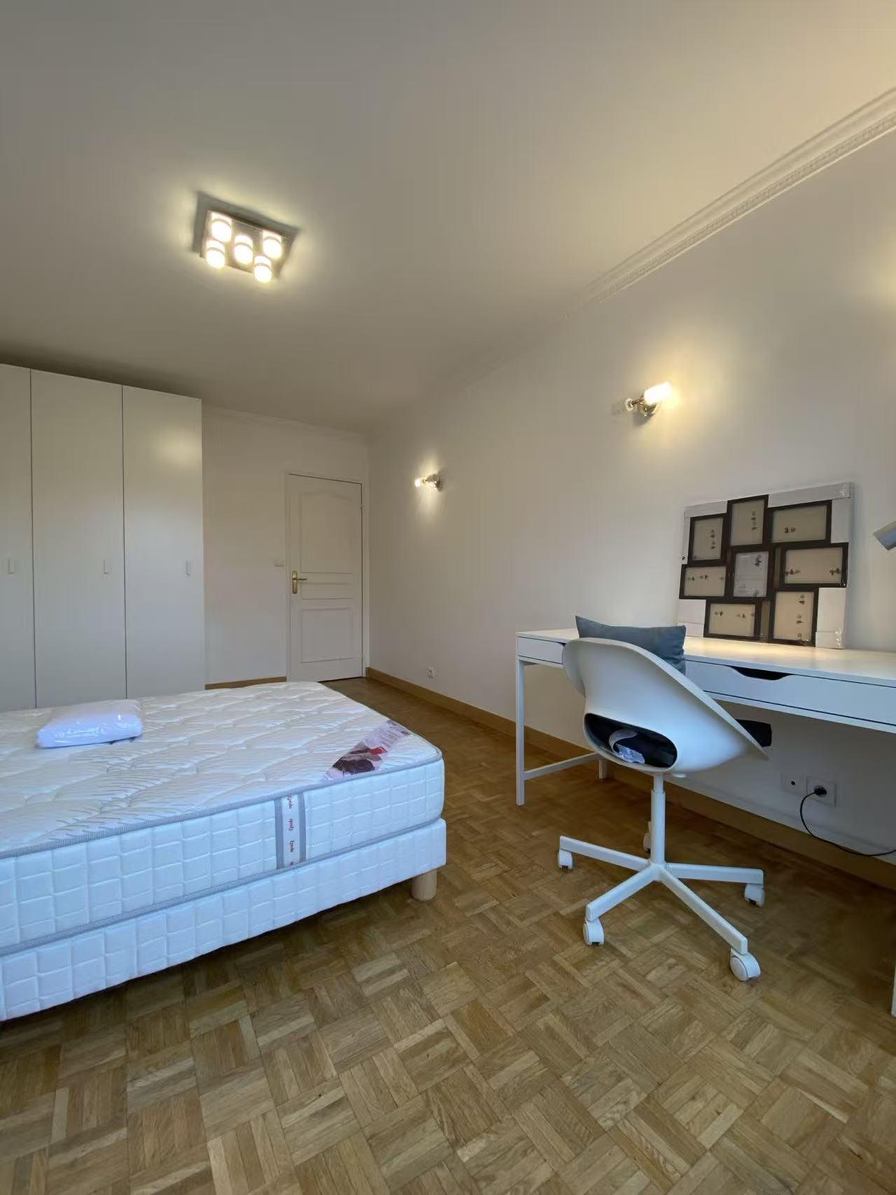 PARIS 11e·17m²·Separate room in the sharing apartment·With furniture[Paris Rental]