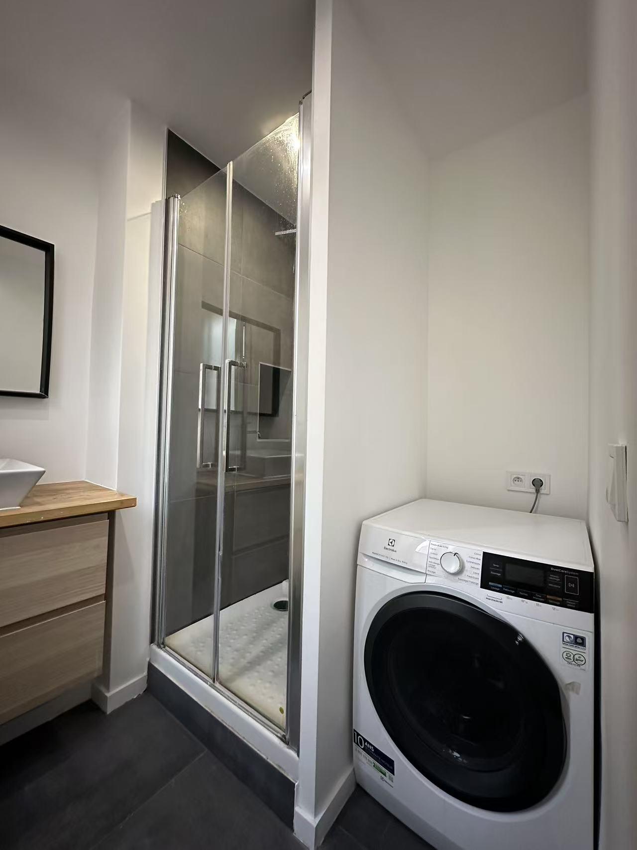 PARIS 20e·19m²·Studio·Meublé[Location à Paris France]