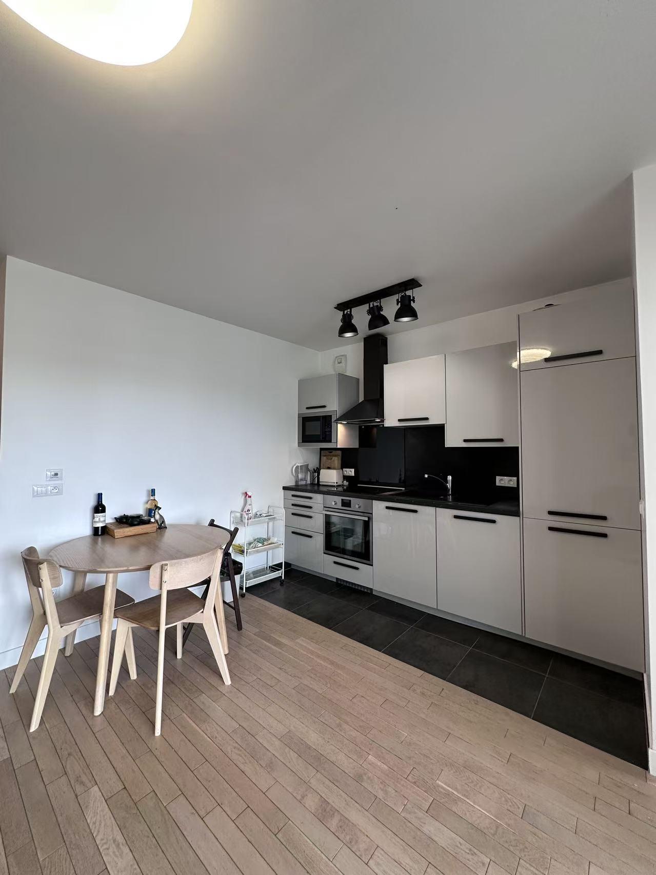 Issy-les-Moulineaux 92지역·42.55m²·아파트·가구[프랑스 부동산,프랑스 아파트 매매,파리 집 구하기,프랑스 임대 부동산,프랑스 부동산 투자,프랑스 아파트 임대 방법,파리 집 계약 절차,프랑스 부동산 세금 정보,프랑스 부동산 중개인 추천,프랑스 주택 임대 시세,프랑스 주택 관리 서비스,프랑스 아파트 월세,프랑스 단기 임대,파리 집 임대,프랑스 월세 계약,프랑스 월세 시세,파리 임대 집 추천,프랑스 임대,프랑스 월세 ,프랑스 부동산 임대 서비스,프랑스 부동산 중개,프랑스 부동산 에이전시,파리 부동산 중개인,프랑스 부동산 매물,파리 부동산 에이전시 추천,파리 현지 부동산 상담,파리 부동산 거래 대행,프랑스 부동산 시세 조회,프랑스 부동산 서비스,파리 부동산 에이전시,프랑스 부동산 전문가,프랑스 부동산 거래 팁,프랑스 주택 중개 플랫폼,파리 유학생 ,프랑스 유학 집 구하기,파리 학생 기숙사 임대,프랑스 유학생 월세 아파트,프랑스 유학 임대 계약,파리 유학 생활 집 구하기,프랑스 유학생 쉐어하우스,프랑스 가족용 주택 매매,파리 가족 아파트 임대,프랑스 어린이 학교 근처 집,프랑스 이민 주택 ,맞춤형 부동산 서비스,파리 단기 임대 아파트,프랑스 출장용 주택,파리 월 단위 임대]