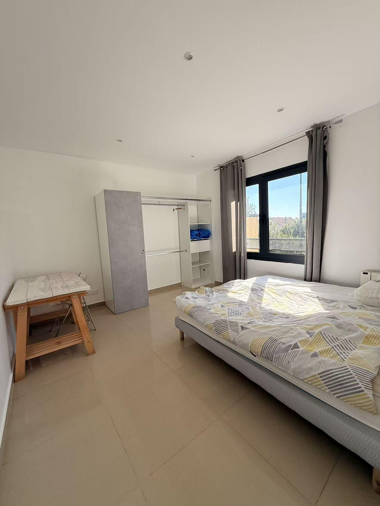 Bagneux (92) · 303 m² · Separate room in the sharing apartment · Furnished[Paris Rental]