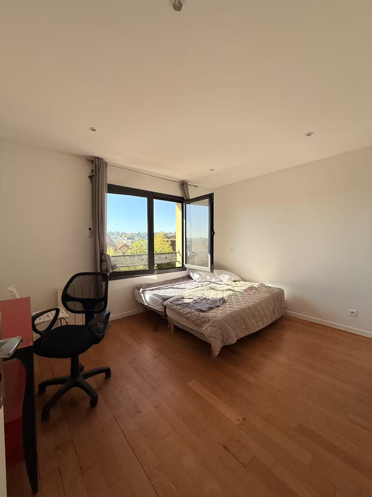 Bagneux (92) · 303 m² · Separate room in the sharing apartment · Furnished[Paris Rental]
