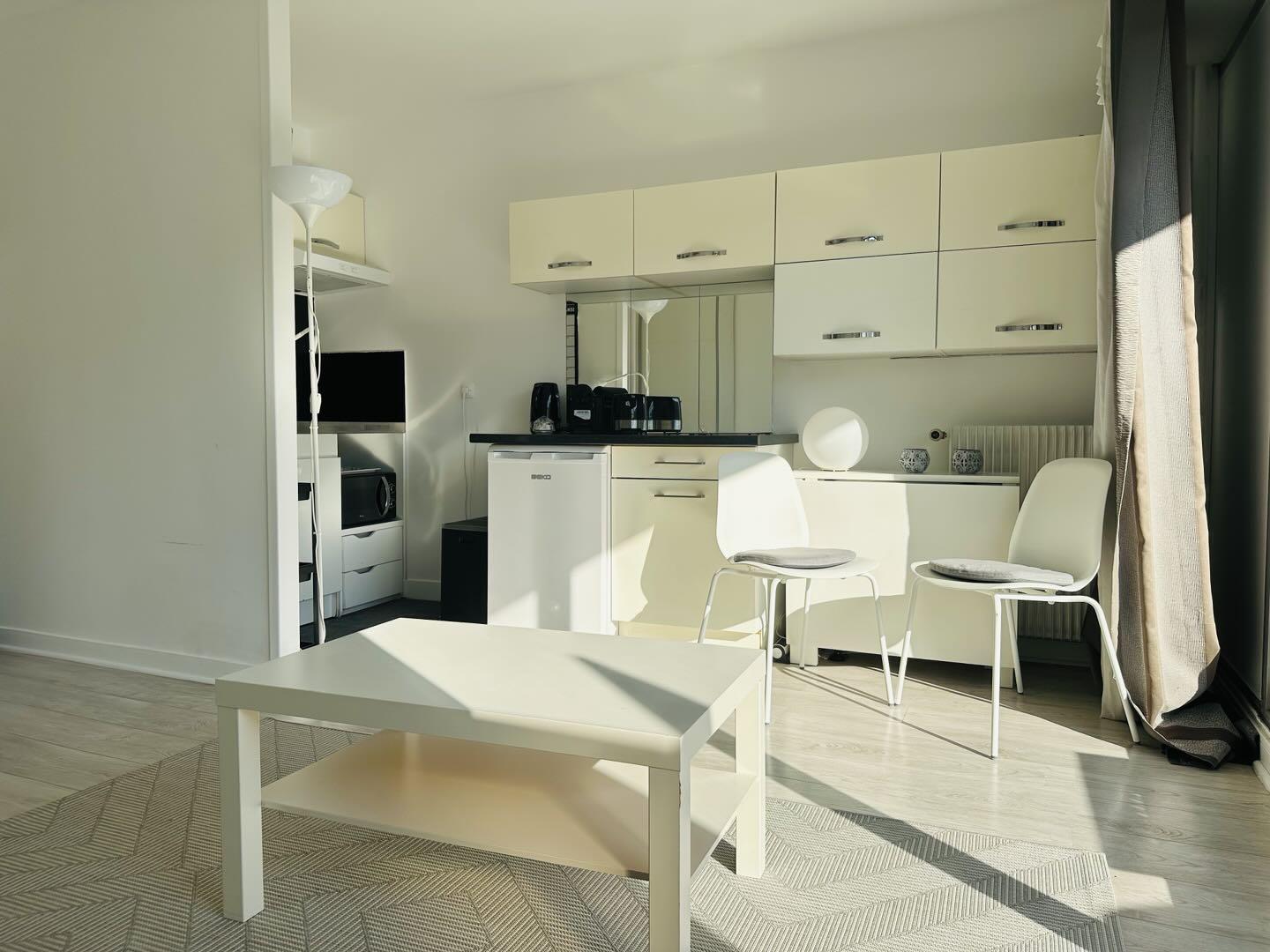 Clichy 92区·27平·studio·有家具[法国巴黎租房]